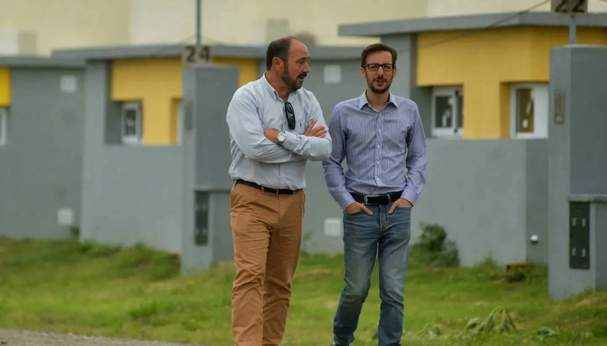Simone firmó un convenio para la construcción de 17 viviendas en Ranchos