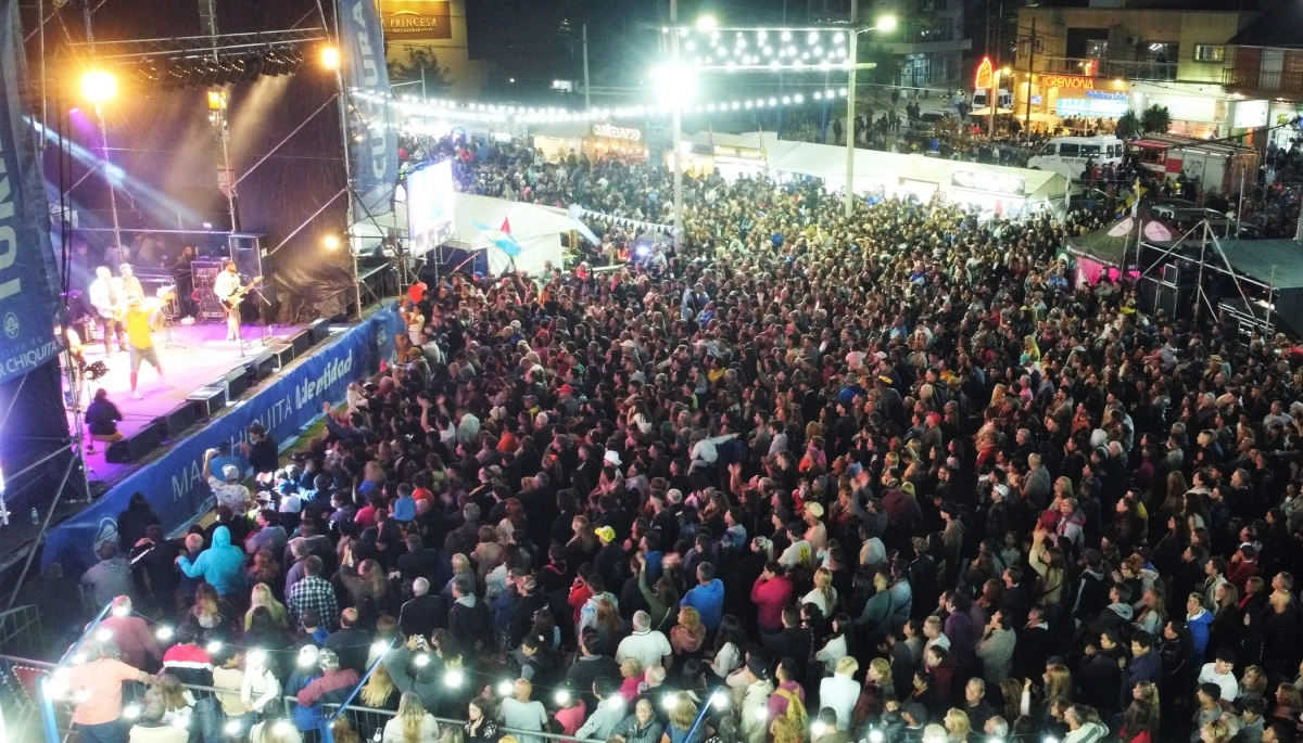 Una multitud presenció la Fiesta Nacional de la Cerveza con la actuación de Román El Original