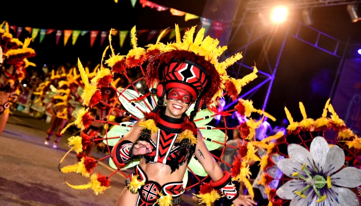 Con el vibrante show de Marí Marí, vecinos y turistas festejaron los carnavales de La Plata