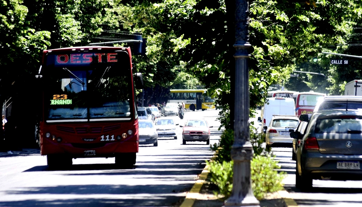 El transporte público vuelve a funcionar con su cronograma habitual en La Plata