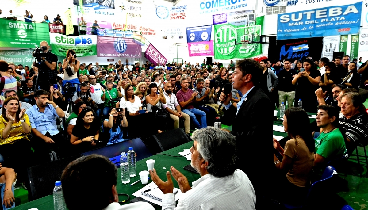Kicillof se reunió con líderes sindicales y prometió “impedir que vuelva a la derecha a la Provincia”