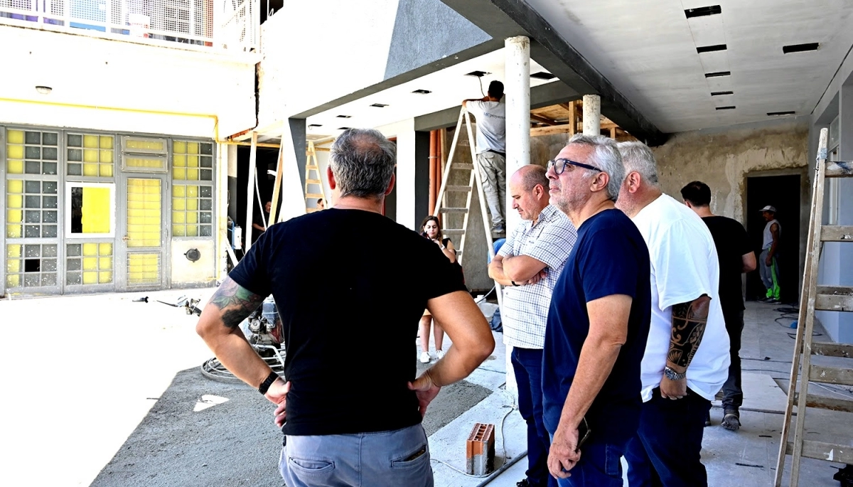 Zamora recorrió los avances de las obras de la Escuela Primaria N°44 en Ricardo Rojas