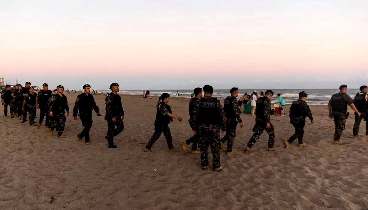 Cuestionan al municipio de Villa Gesell por la expulsión de turistas de las playas
