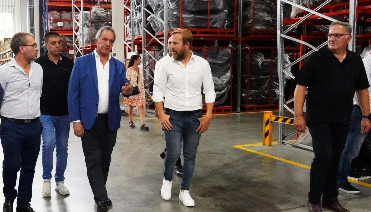 Scioli continúa con la recorrida por municipios del Conurbano y visitó a Granados en Ezeiza