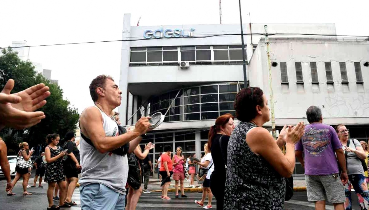 En medio del aluvión de denuncias, aún hay más de 26 mil usuarios sin energía eléctrica