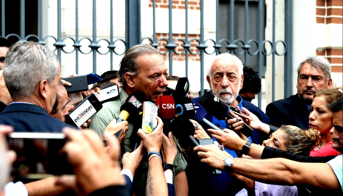 Tras la reunión de urgencia, Berni habló de “infiltrados” en la marcha donde lo agredieron