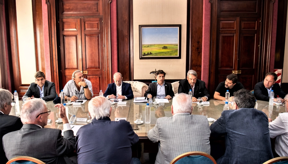 Kicillof recibió a empresas de transporte: pondrán 1800 cámaras en colectivos