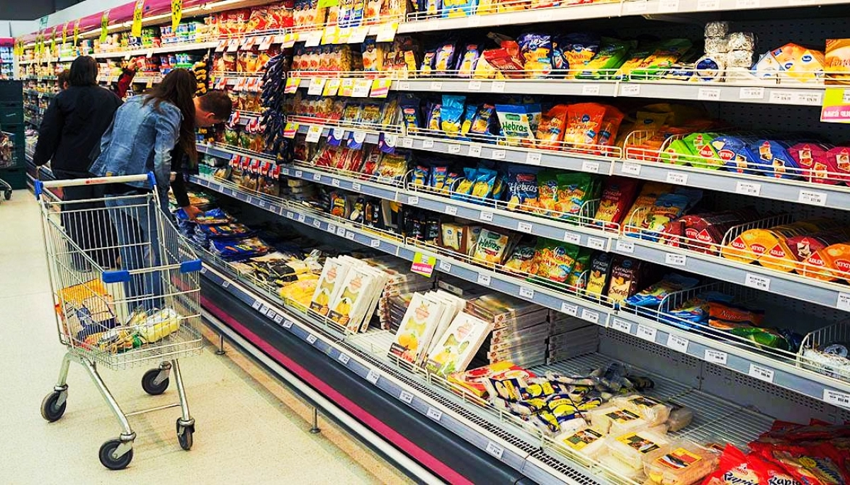 Nuevo récord negativo: la inflación de marzo superó el 7,7% y la interanual un 104,3%