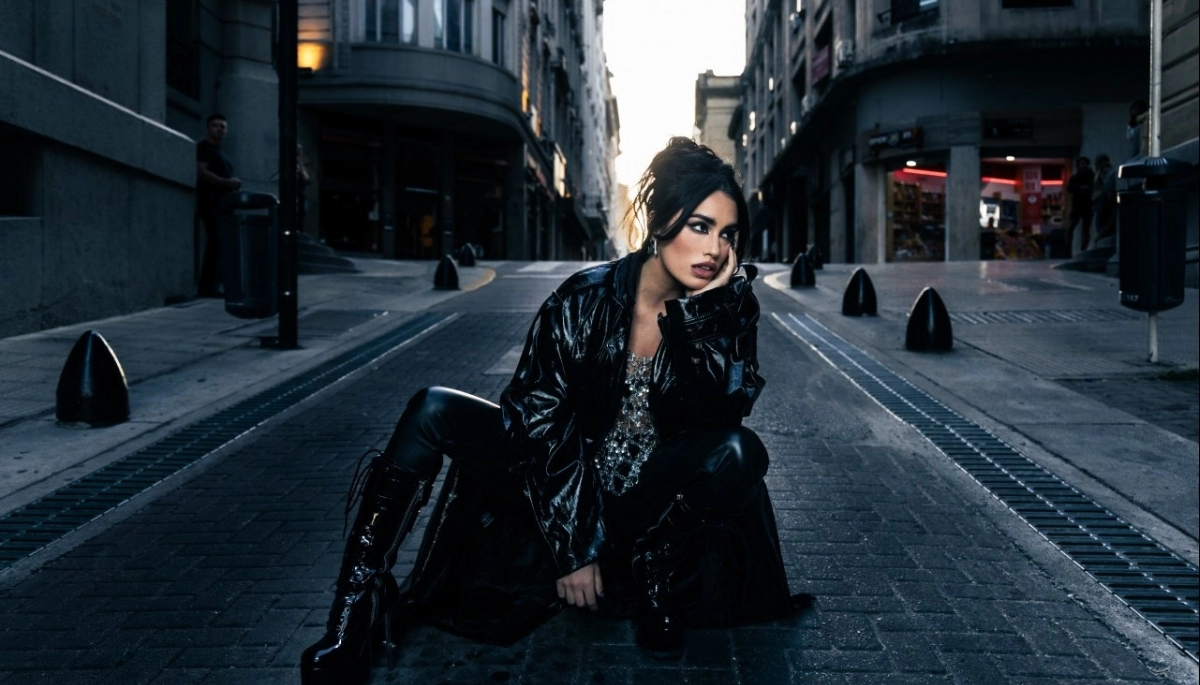 Con su nombre y una dedicatoria a Moria Casán, Lali lanzó el quinto álbum de su carrera