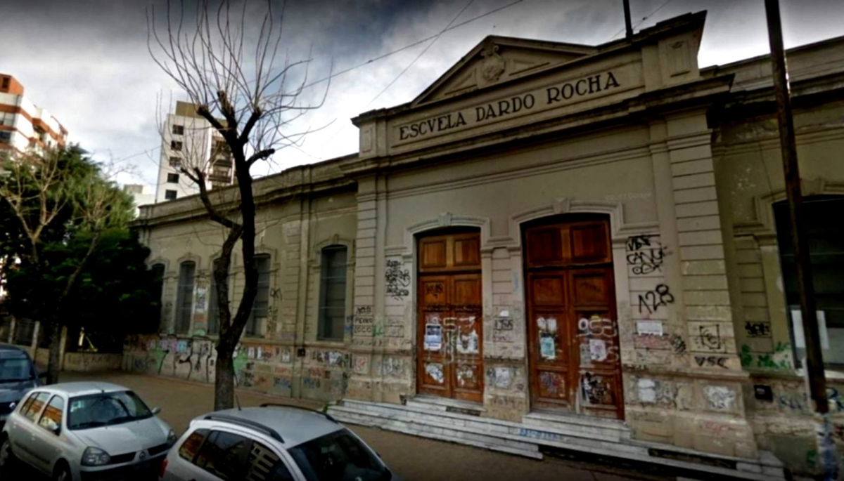 Alumnos de La Plata en protesta por la presencia de ratas en su colegio
