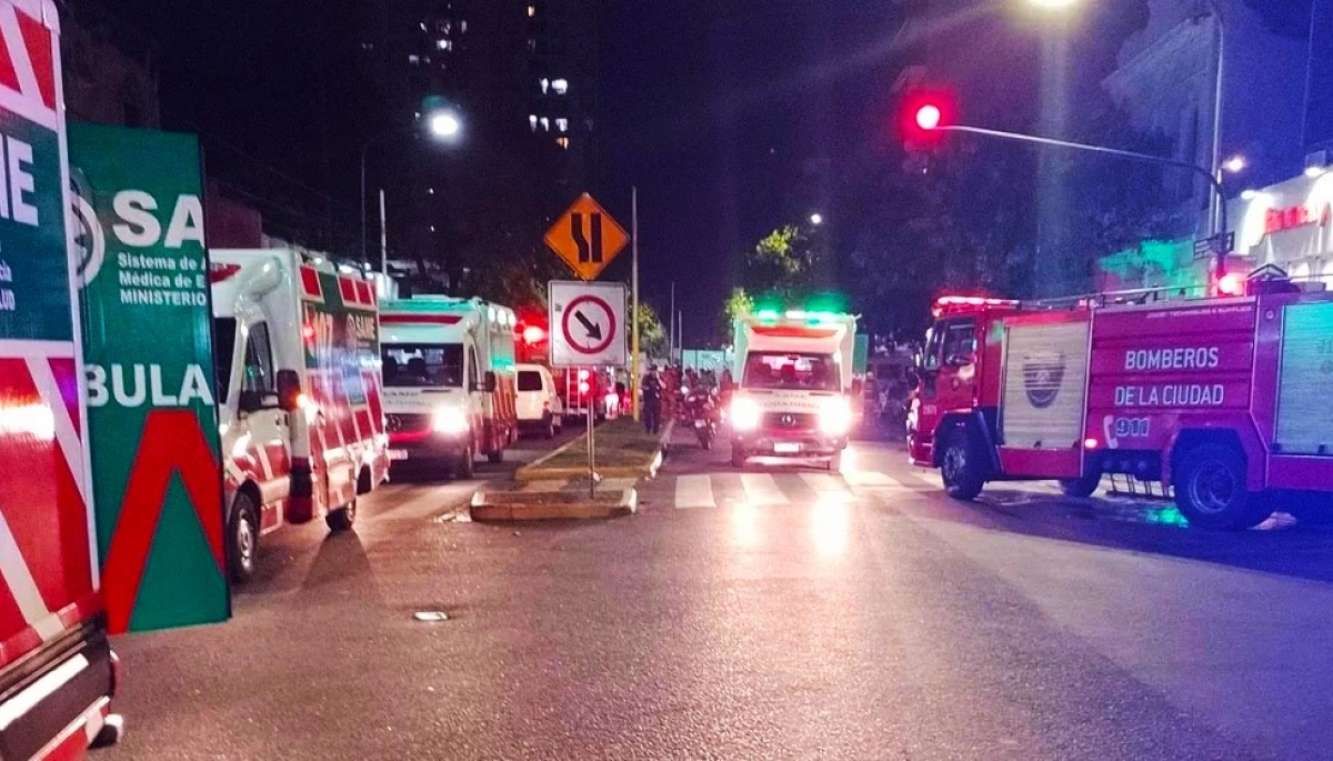 Se derrumbó una casa tomada en Floresta, dos muertos y más de 20 heridos