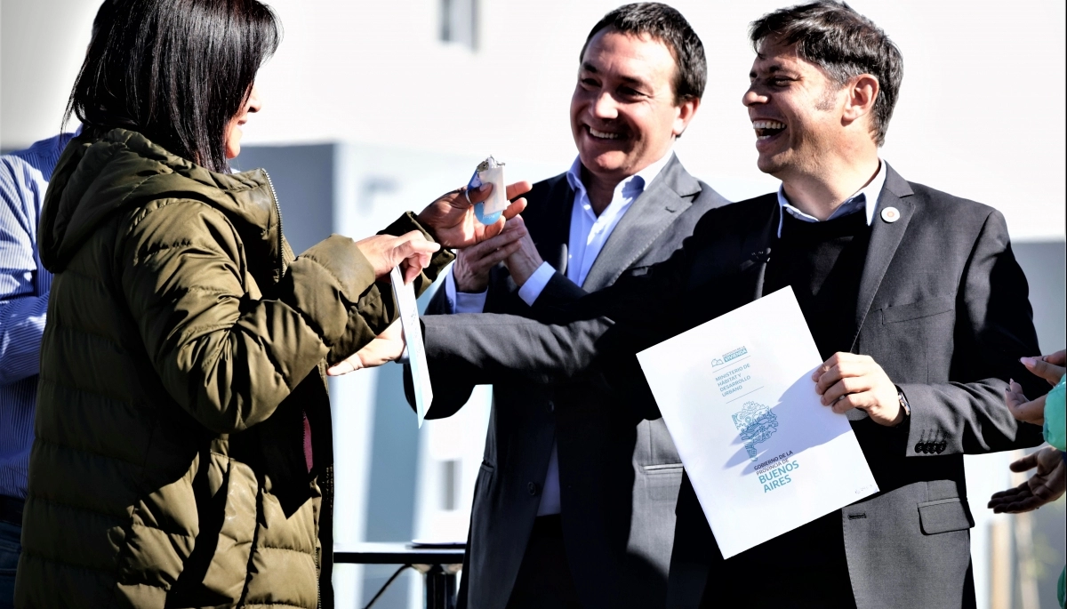 Kicillof continua con el programa Techo Digno: entregó 62 viviendas en Florencio Varela