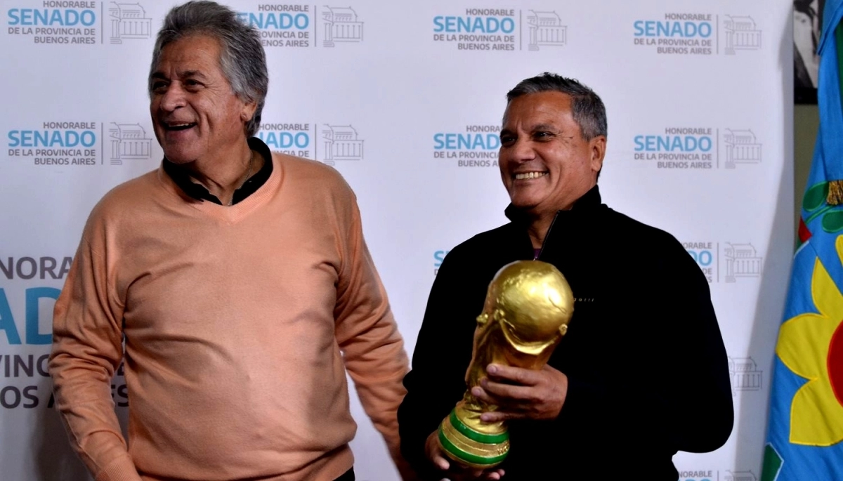 Emotivo homenaje: los Campeones del Mundo del 78 y del 86 visitaron el Senado bonaerense