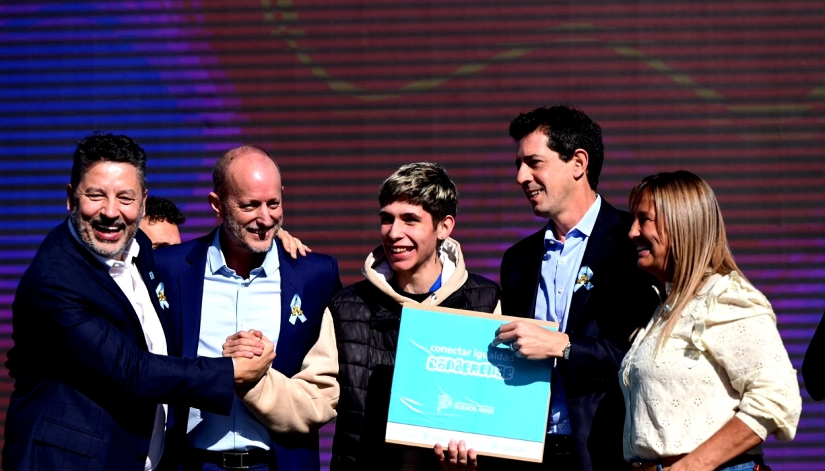 En modo candidato, Wado volvió recorrer el Conurbano y se mostró con Insaurralde