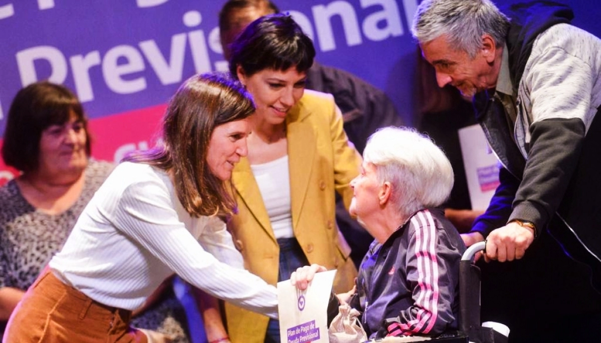 Mayra Mendoza se reunió con Raverta para entregar resoluciones jubilatorias en Quilmes