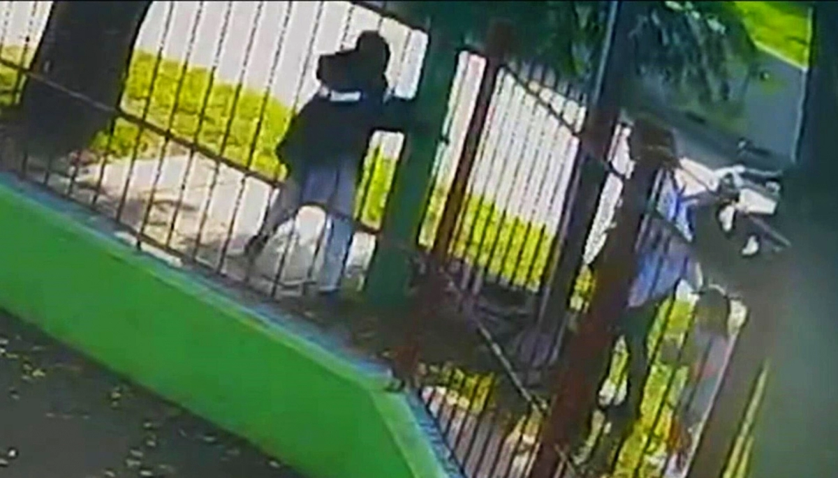 Inocencia perdida: en la puerta del Jardín, niños de 4 años en medio del ataque de motochorros
