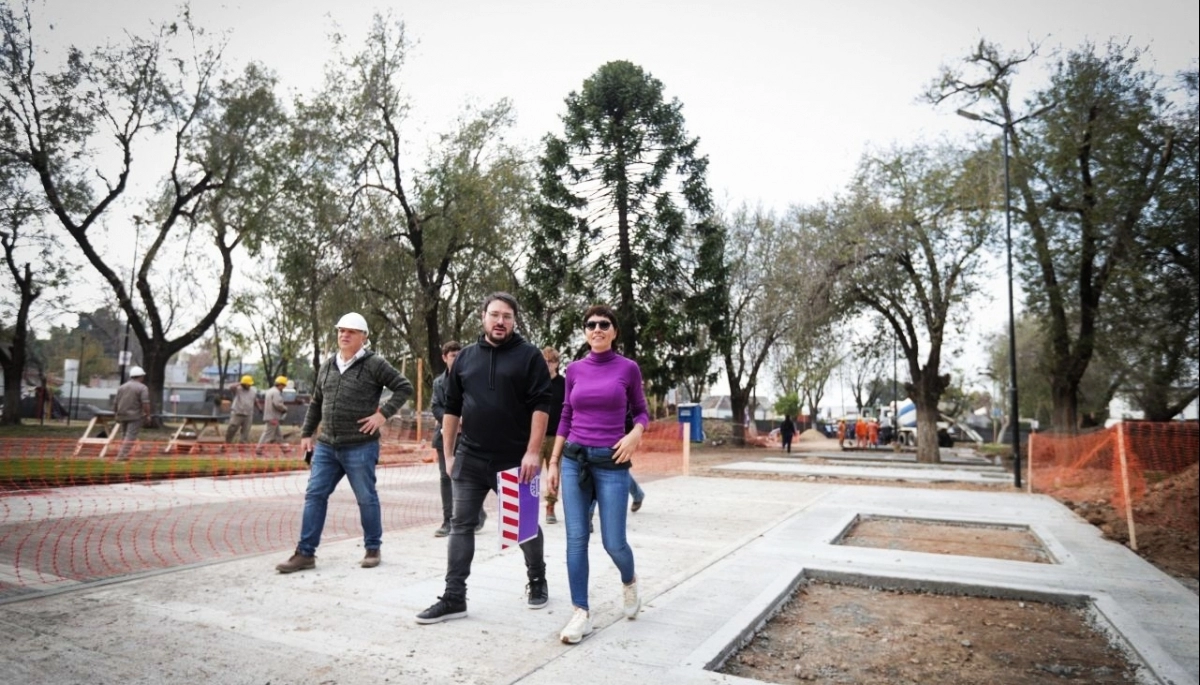 Mayra Mendoza supervisó la puesta en valor de la plaza “Islas Malvinas” de Villa La Florida