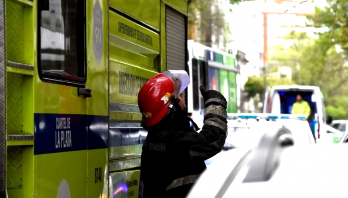 Corte de calle y evacuados por principio de incendio en la Federación de Educadores Bonaerenses
