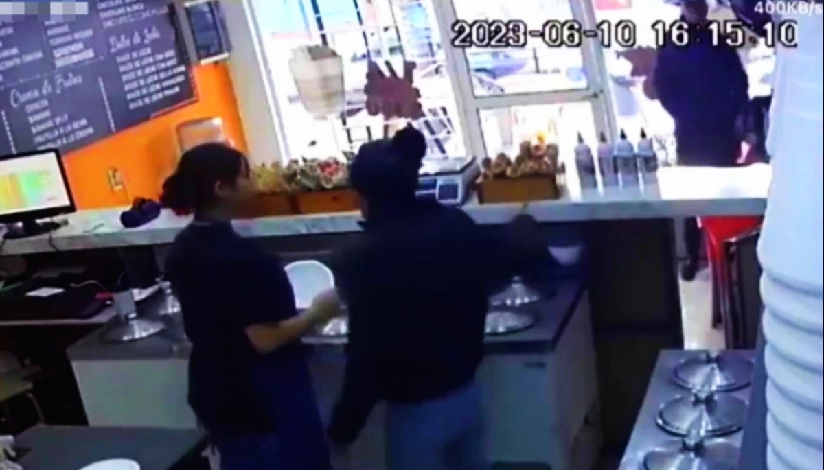 Un kilo de chocolate y la plata de la caja: robo a mano armada en una heladería