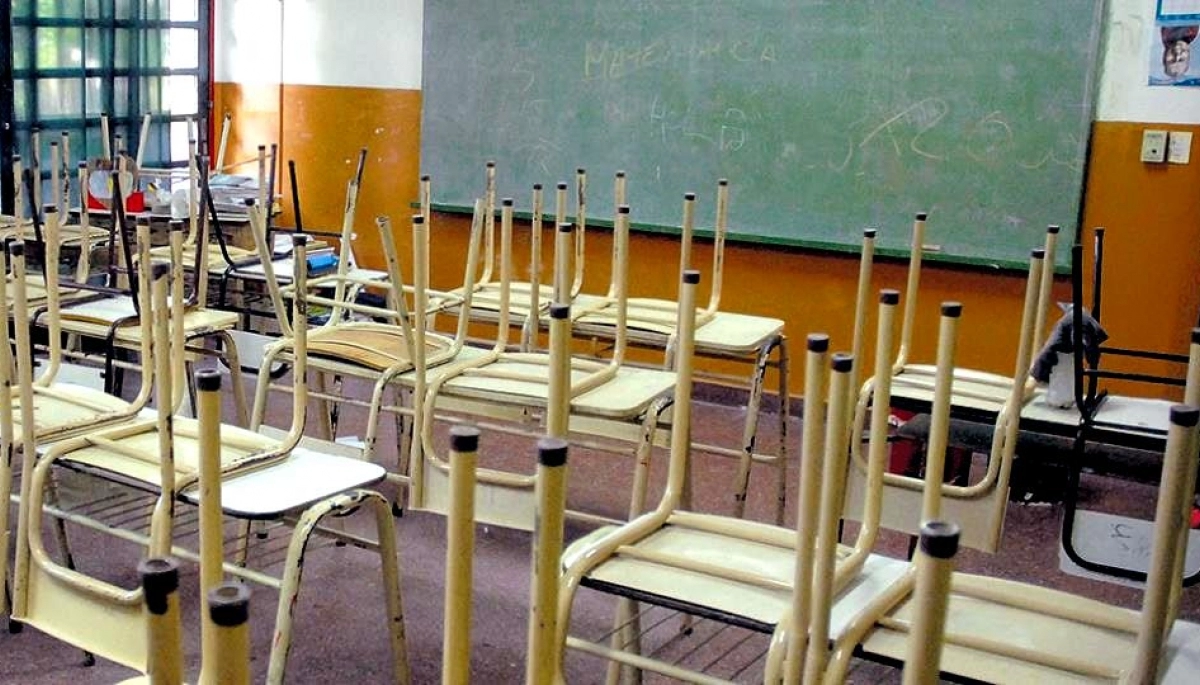 Ante el paro de estatales, padres de Bahía Blanca ofrecieron limpiar los colegios