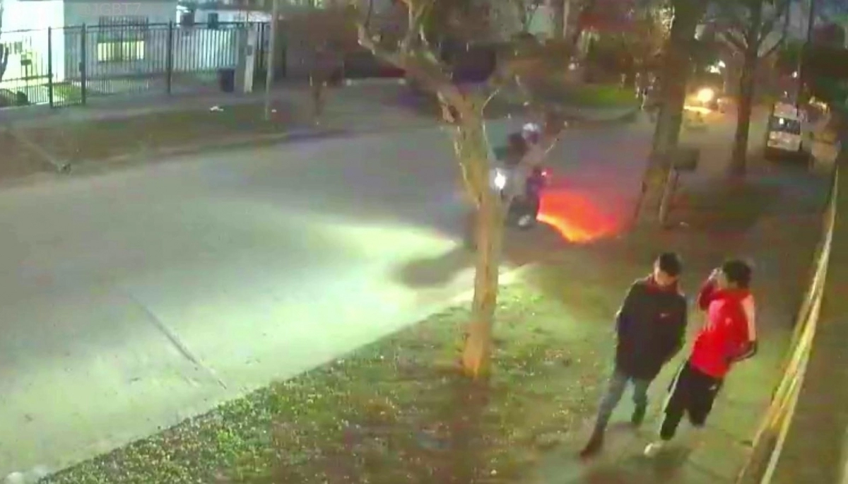 Dos ataques motochorros: en uno la víctima fue una mujer y su bebé, en otro le dieron culatazos a adolescente