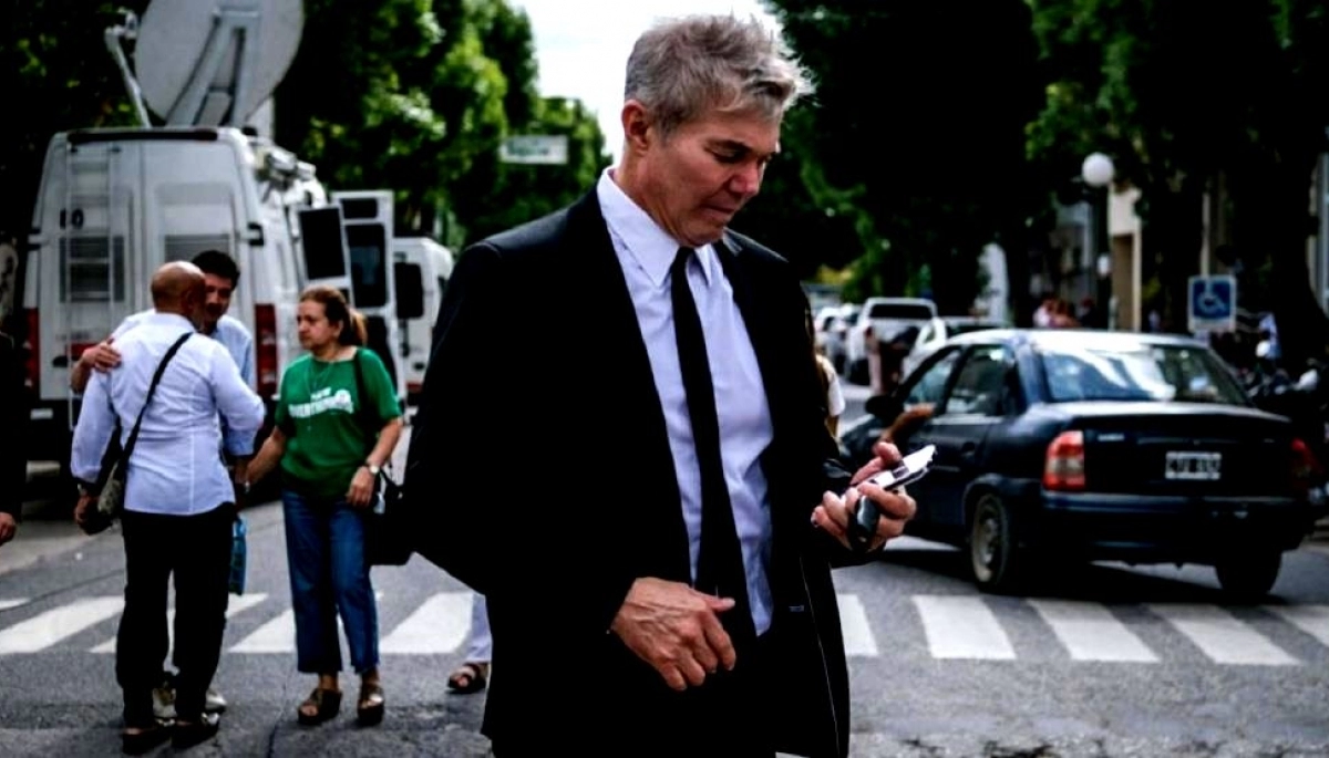 Burlando  bajó su candidatura a gobernador bonaerense y aseguró volver en 2 años
