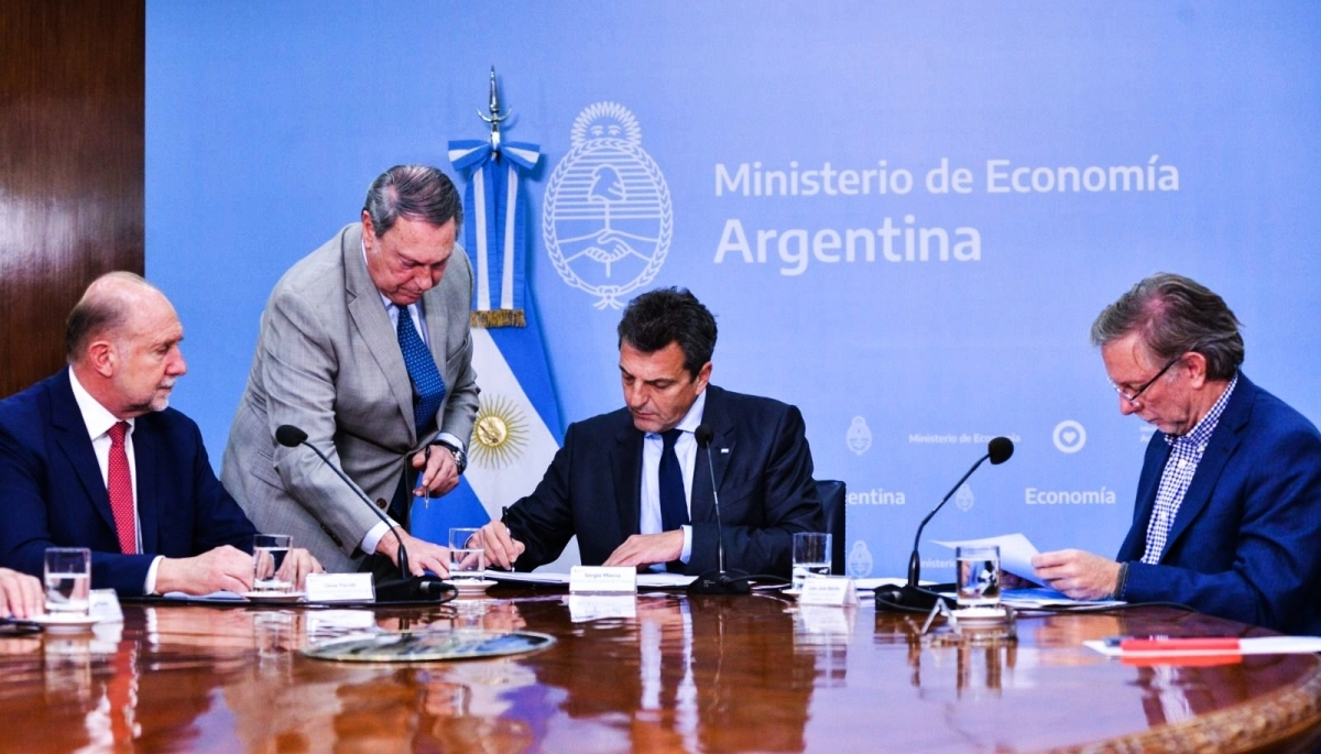 Massa presentó el programa "Impulso Tambero 2" para financiar a productores lecheros
