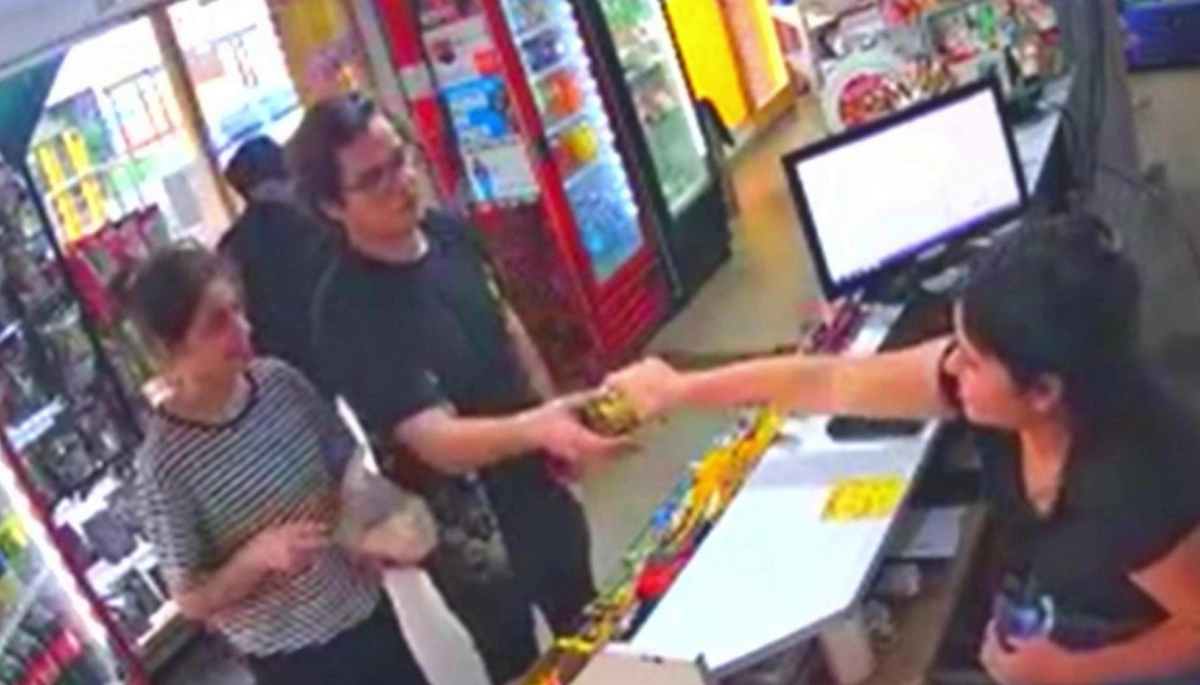 Tenía dos caras: armado y disfrazado de policía robó en un kiosco de La Plata