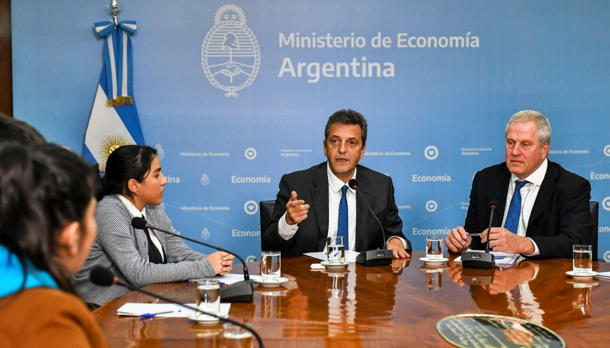 Massa anunció el aumento de las Becas Progresar: a cuánto llega su monto
