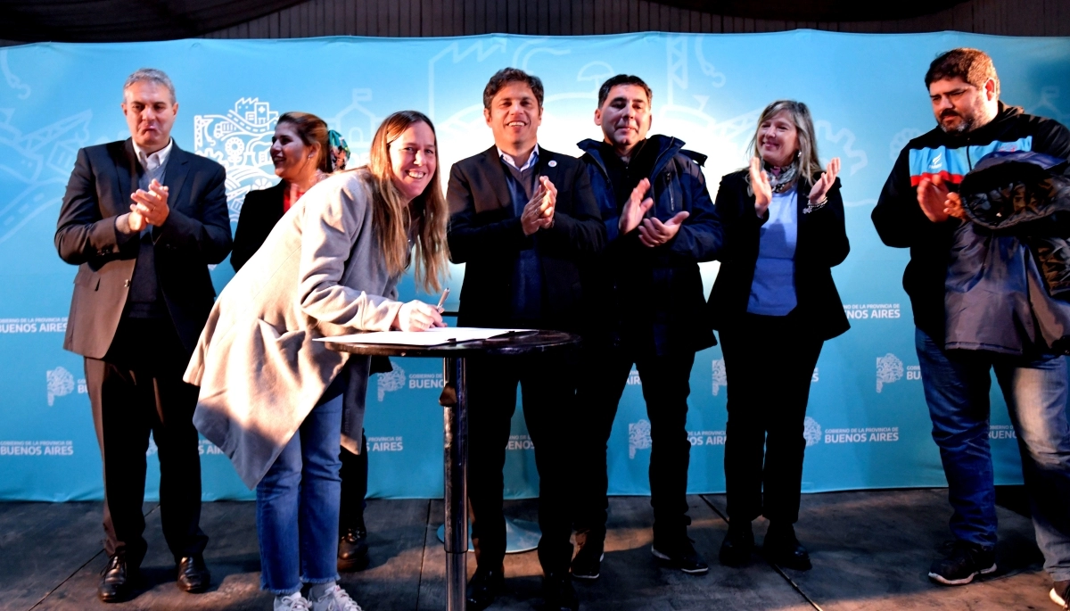 Kicillof fue a Chacabuco a bancar la candidatura de Golía y entregó 127 viviendas
