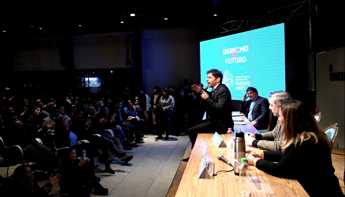Ésta vez en Junín: una mujer increpó a Kicillof por los días de clases en la Provincia
