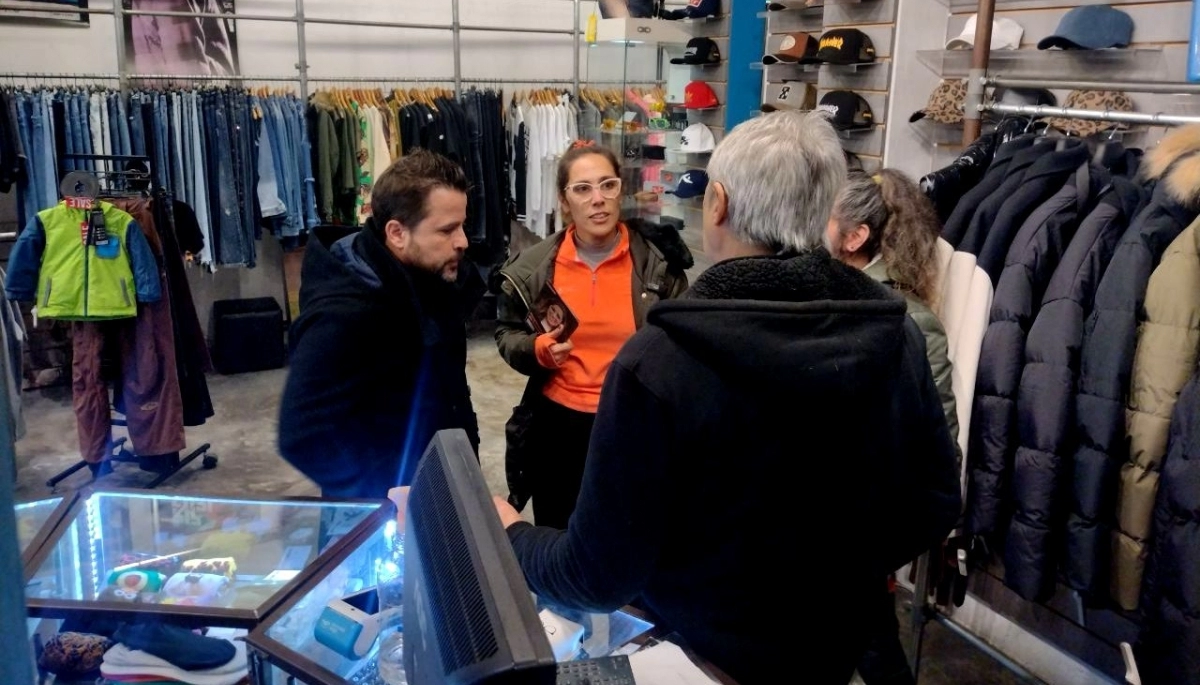 Josefina Mendoza recibió a Martín Tetaz en Ramos Mejía