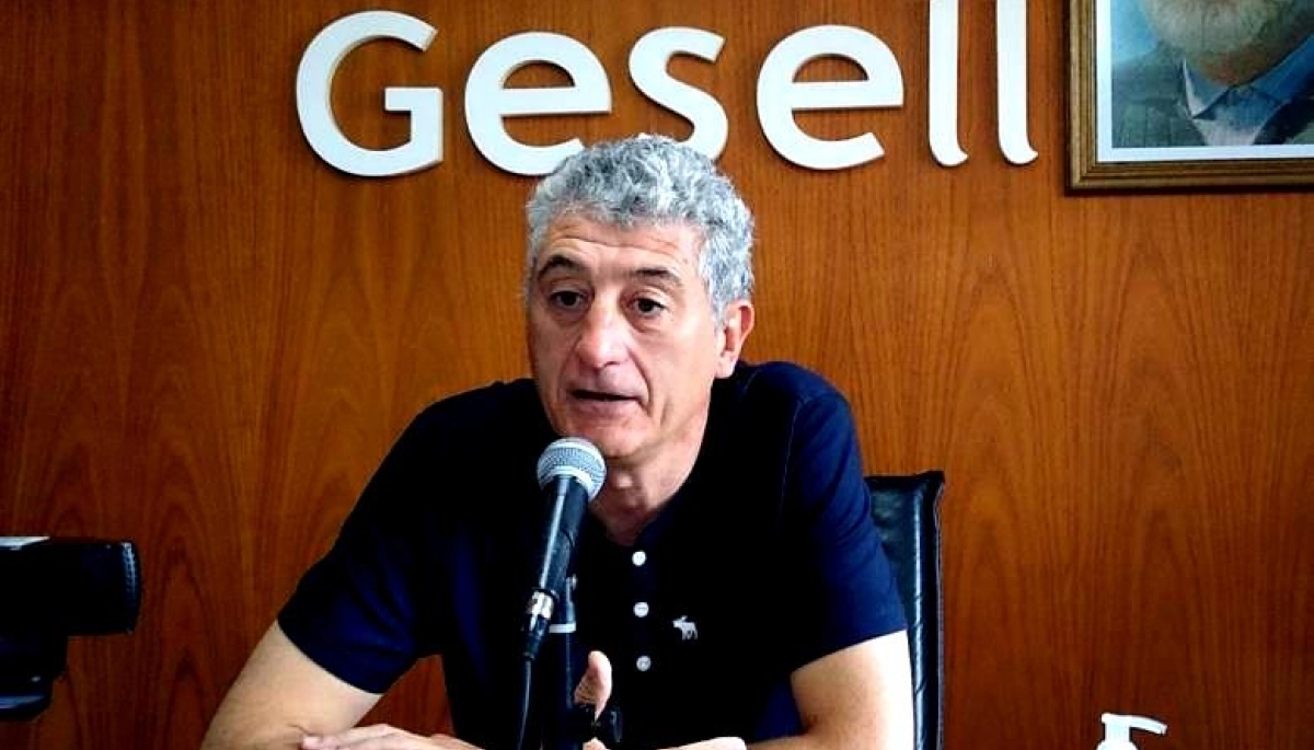 Villa Gesell: acusan a Barrera de un gasto millonario en siluetas iluminadas