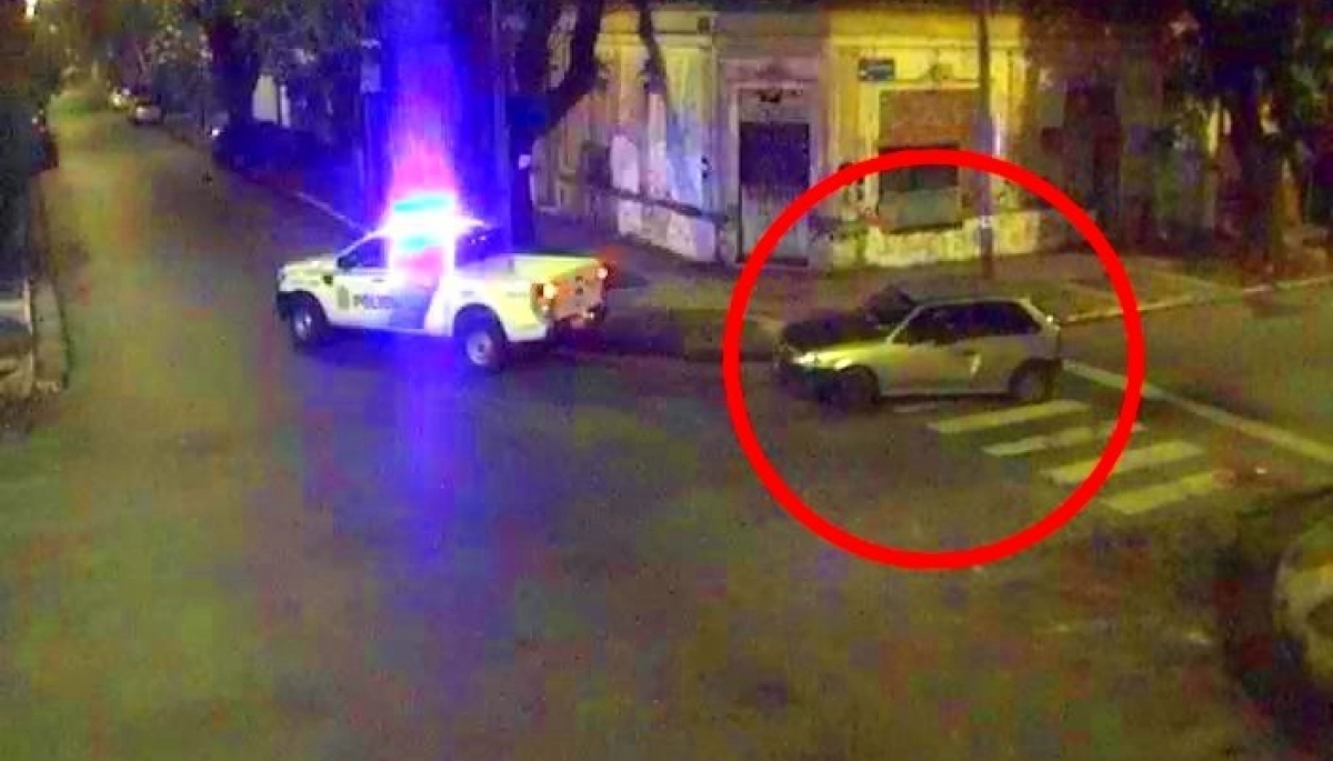 A una pareja se les quedó el auto y cuando los identificaron hasta ellos estaban flojos de papeles
