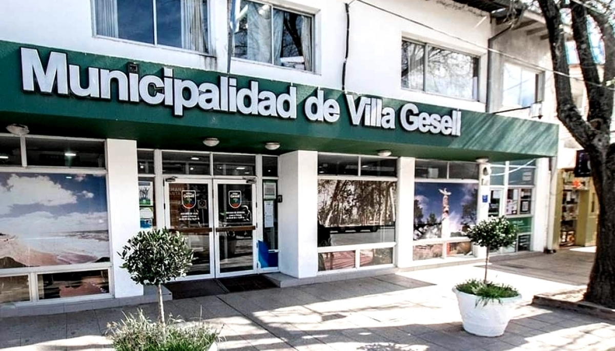 En Villa Gesell apuntan contra el intendente por campaña sucia y vandalizacion de carteles