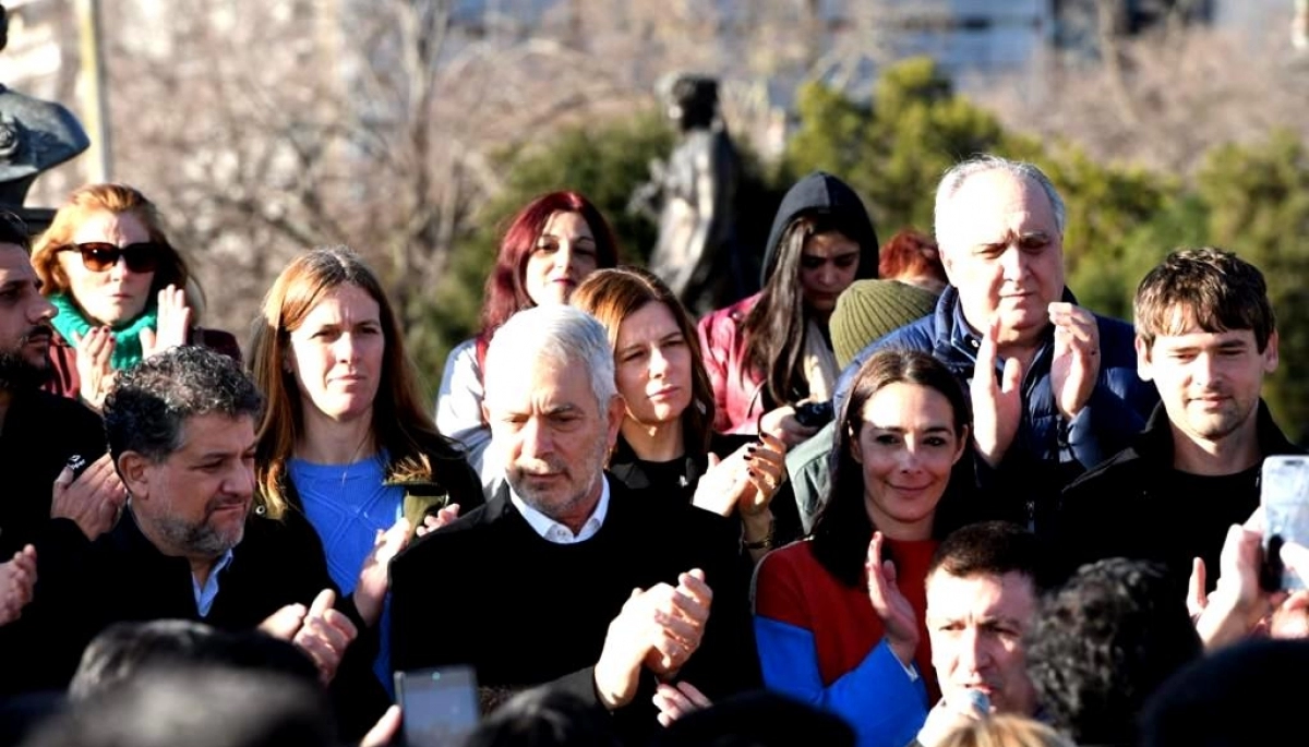El peronismo platense se reunió en Plaza Moreno y acordaron en la “unidad para ganar”