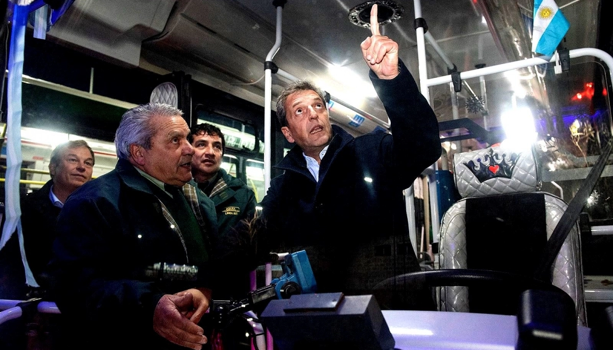 Massa visitó Almirante Brown y prometió dar sistema de seguridad a todos los colectivos del país