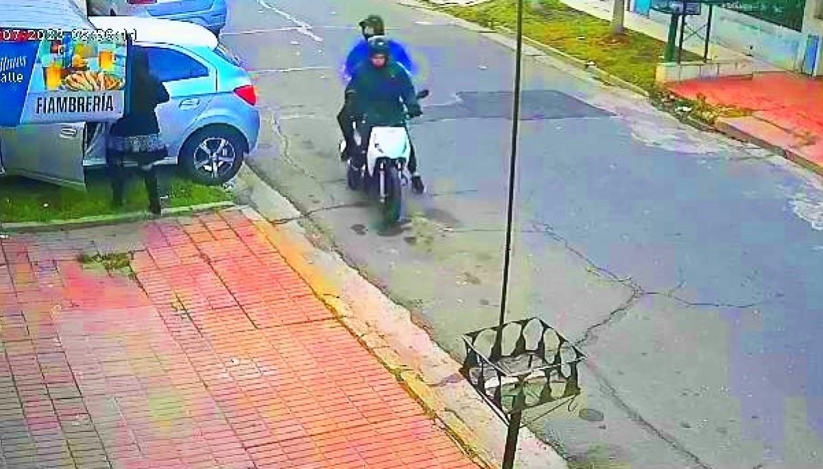 Inseguridad en Avellaneda: motochorro fuera de sí intentó asaltar a una chica que se resistió a los golpes
