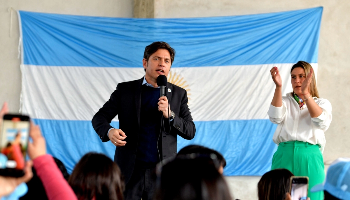 Kicillof viajó a San Nicolás para respaldar a Cecilia Comerio en su interna