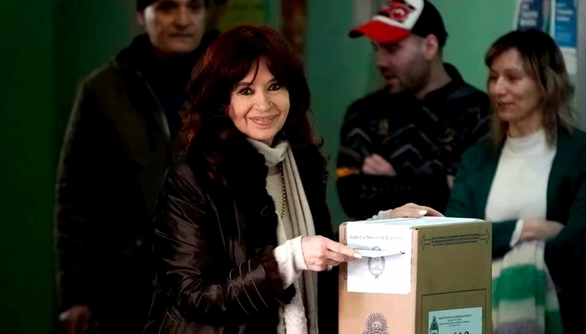 Cristina Kirchner votó en Santa Cruz y tuvo que esperar más de una hora