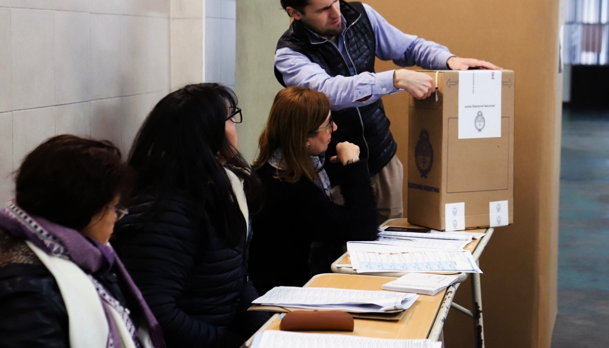 Faltó el presidente de mesa y los votantes huyeron corriendo para no ocupar su lugar