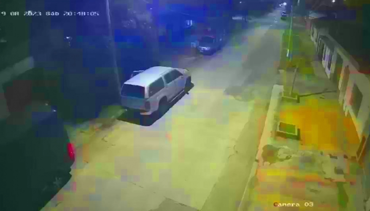 Otra vez en Tapiales: a los tiros le robaron la camioneta a una familia