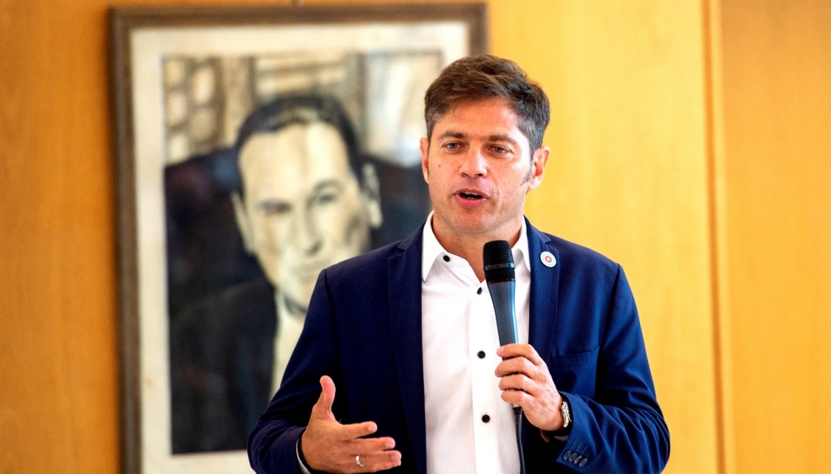 Kicillof se refirió al “fenómeno Milei” y advirtió: “Ojo, que lo que van a dinamitar es esta escuela”