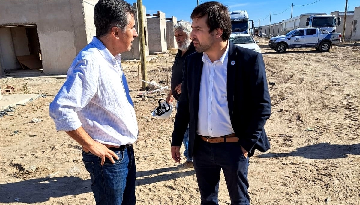Tras el pedido de Juanci Martínez, Provincia entregó una ambulancia de alta complejidad a Rivadavia