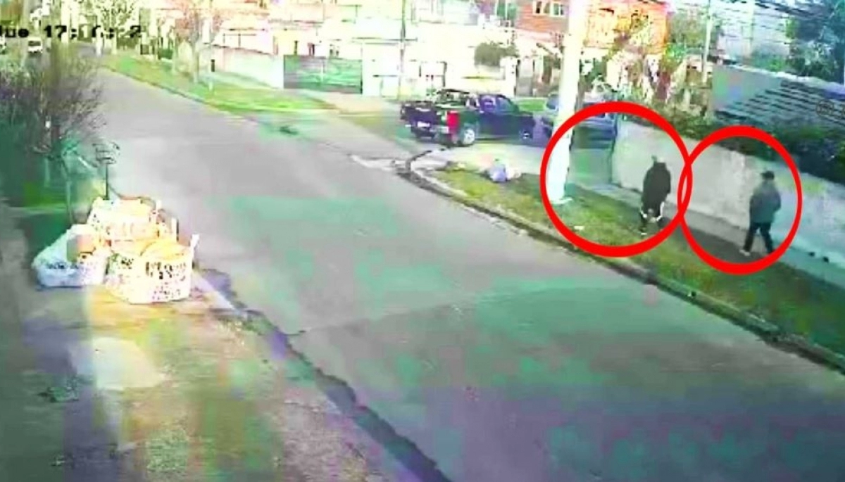 Tremendo robo de una 4x4: al menos tres delincuentes detectaron a la víctima, dieron vuelta manzana y atacaron