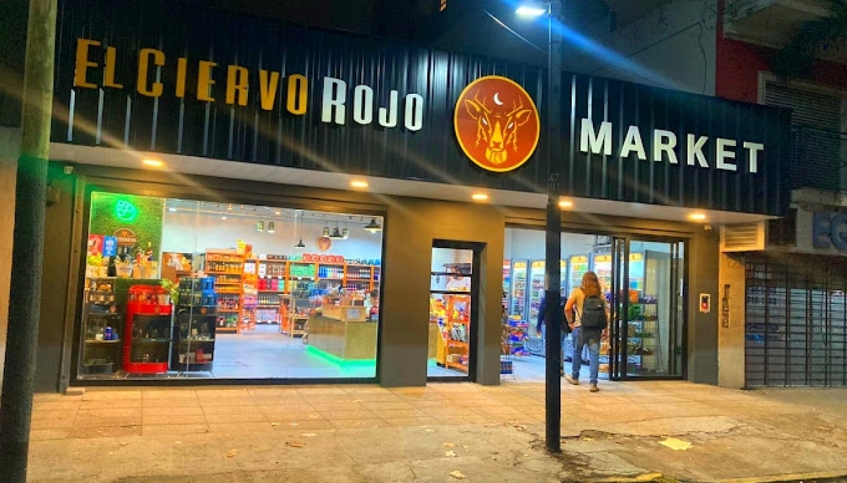 El terror de los comerciantes: dos mecheras realizaron un increíble hurto en una vinoteca