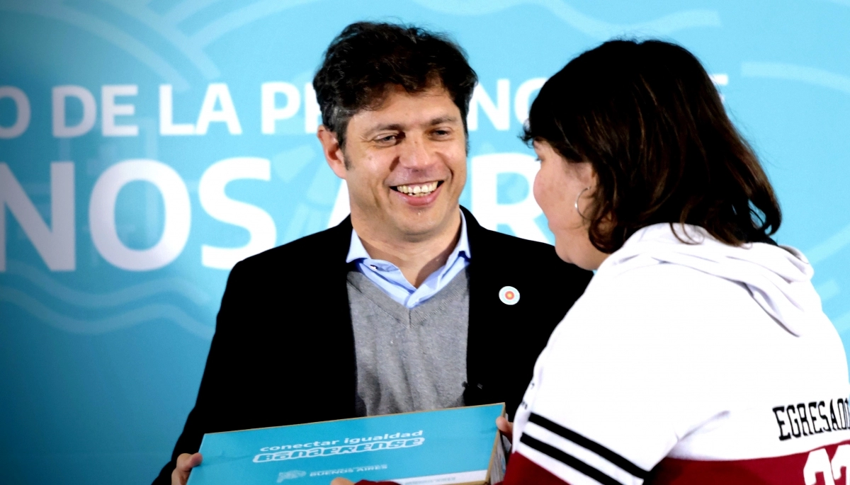 En La Matanza, Kicillof entregó computadoras y aseguró: “Estamos garantizando igualdad”