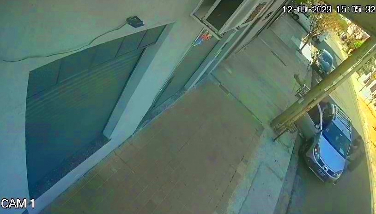 Video: durante un robo de automotor, una nena quedó en la línea de fuego de jóvenes delincuentes