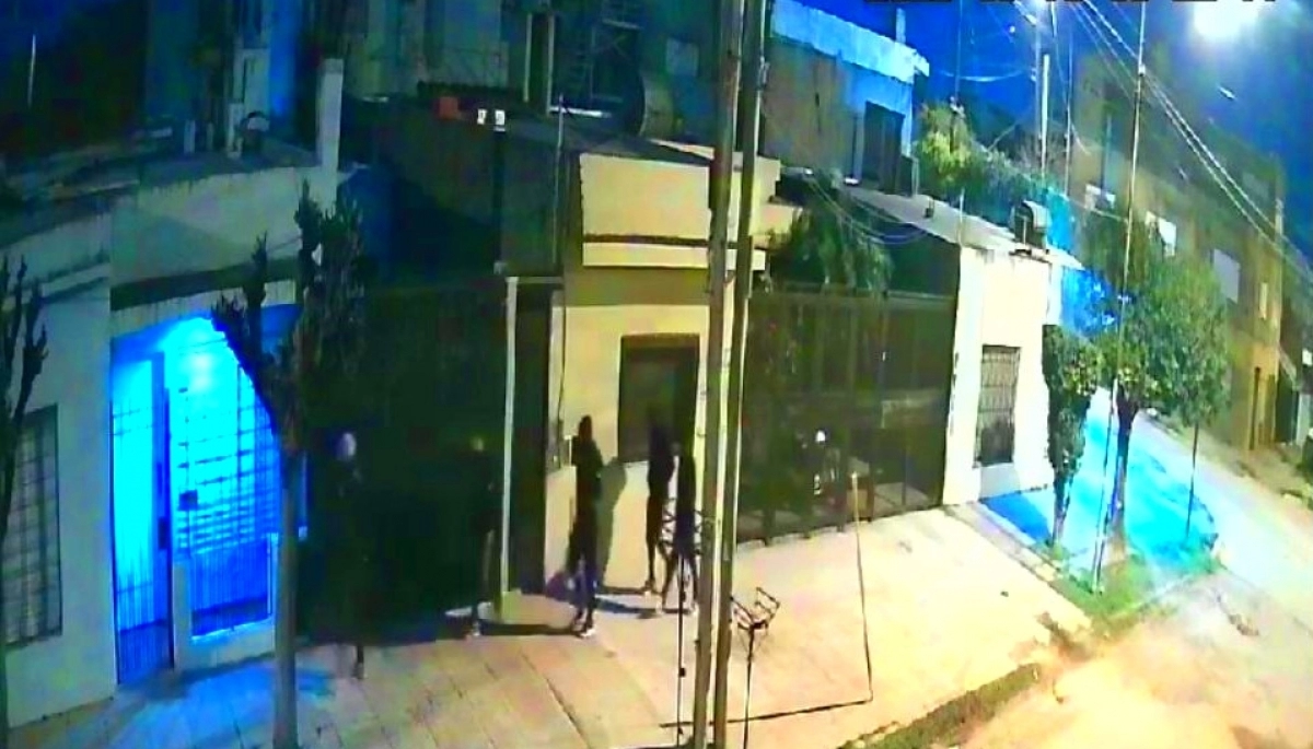 Video: matrimonio de jubilados vivieron una hora de terror con cinco ladrones en su vivienda