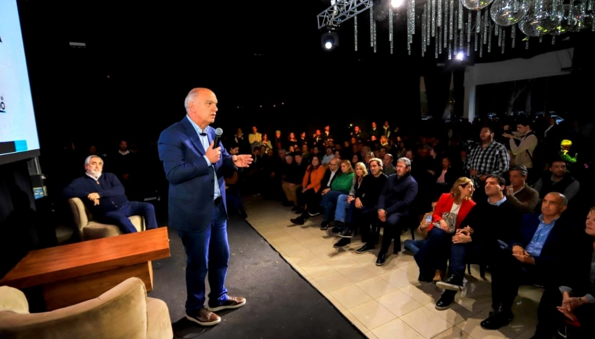 Cumbre de Juntos en La Plata: el futuro gabinete de Grindetti y la campaña “casa por casa”